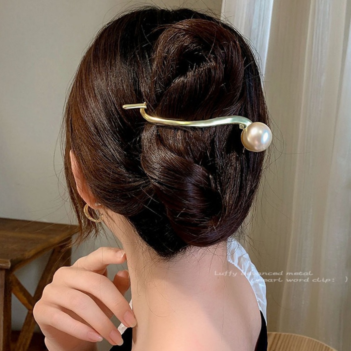 Elegant Glitter Pearl Hair Cli - огляд і ціна The Korean Lifestyle