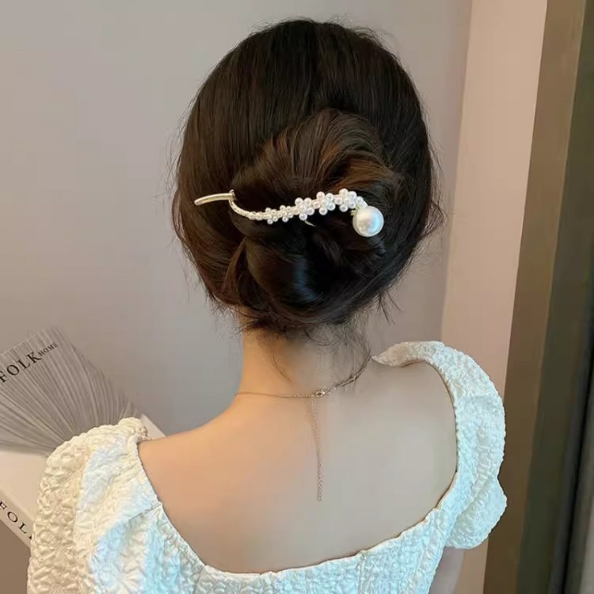 Elegant Glitter Pearl Hair Cli - огляд і ціна The Korean Lifestyle